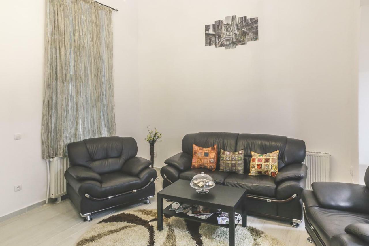 ブカレストVictoria Duplex Apartamentアパートメント エクステリア 写真